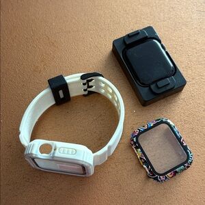 Apple Watch Series 5 GPS 40mm Space Grey Aluminum Bundle